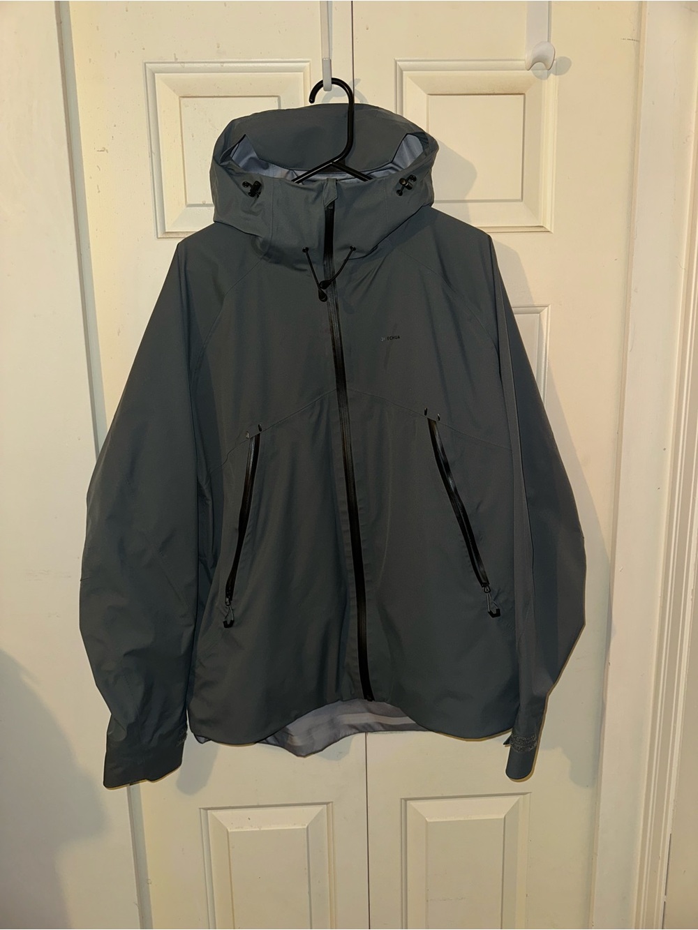 QUECHUA Men’s Waterproof Hiking Jacket, MH 500